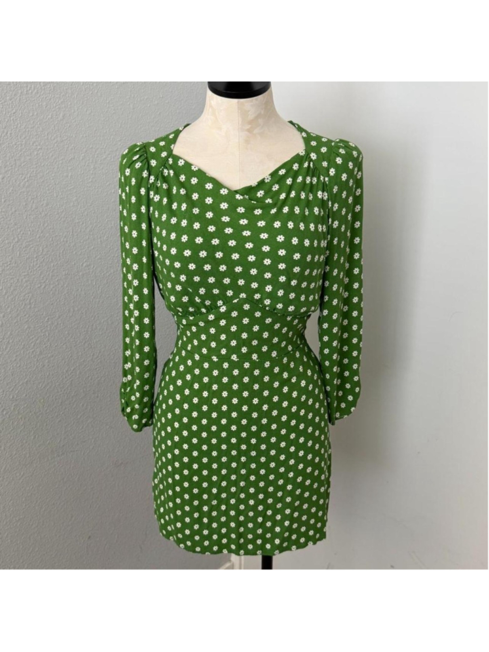 Reformation green daisy print long sleeve mini dress - Size 6